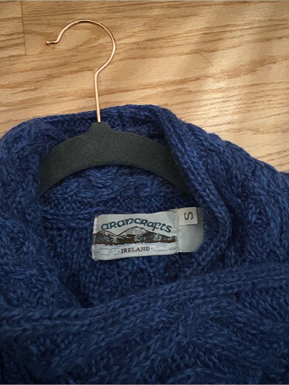 NWOT Aran Crafts Irish Knit Royal Cable Knit Zip Sweater with Pouch Pockets. - Picture 3 of 7